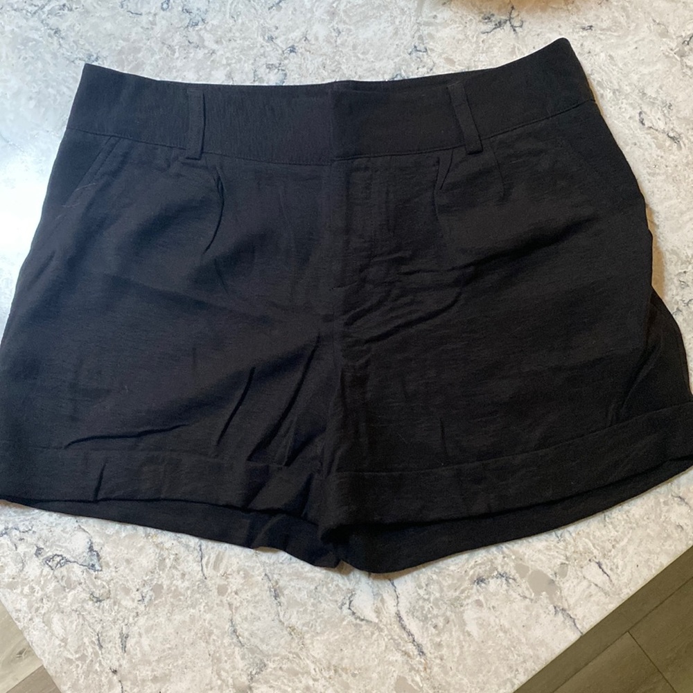 Elle lightweight black shorts - Size 8